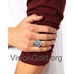 Exquisito anillo de plata hecho a mano para hombre con Jesucristo llevando la cruz