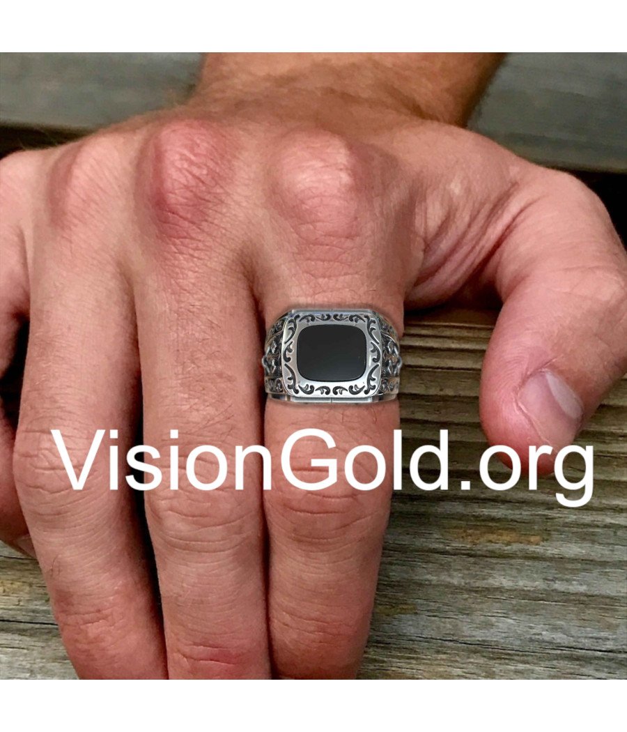 Мужское серебряное кольцо с ониксом