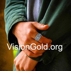 Окисленное мужское серебряное кольцо с гравировкой 0004