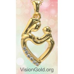 Мать держит детское ожерелье в форме сердца 0840K