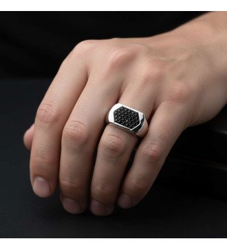 Elegante anillo para hombre con piedras 0270