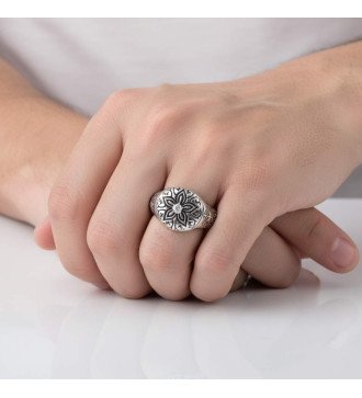 Bague vintage gravée pour homme 0024