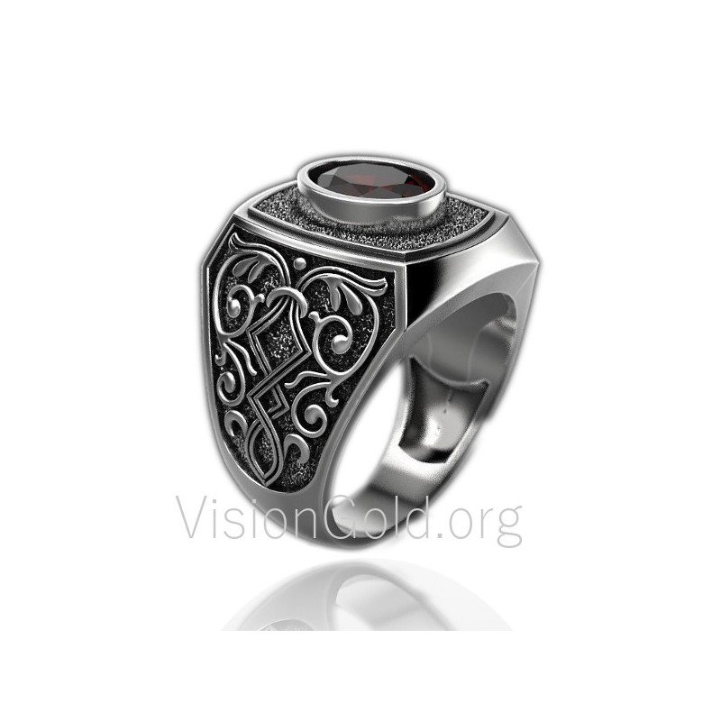 Серебряное кольцо ручной работы с красным драгоценным камнем