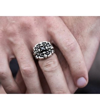 Impressionante anello con croce cristiana da uomo con pietra