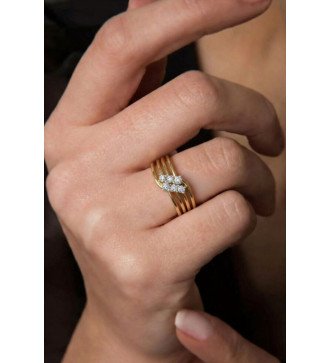 Impresionante anillo de oro de 9 quilates para elegancia