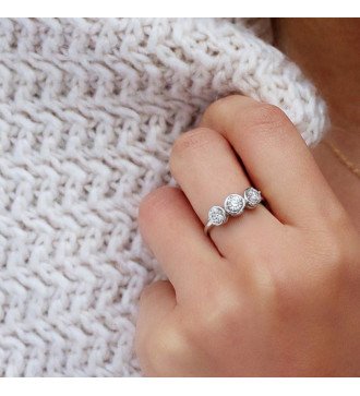 Witgouden ring 9 karaat drievoudig zirkon ideaal cadeau voor