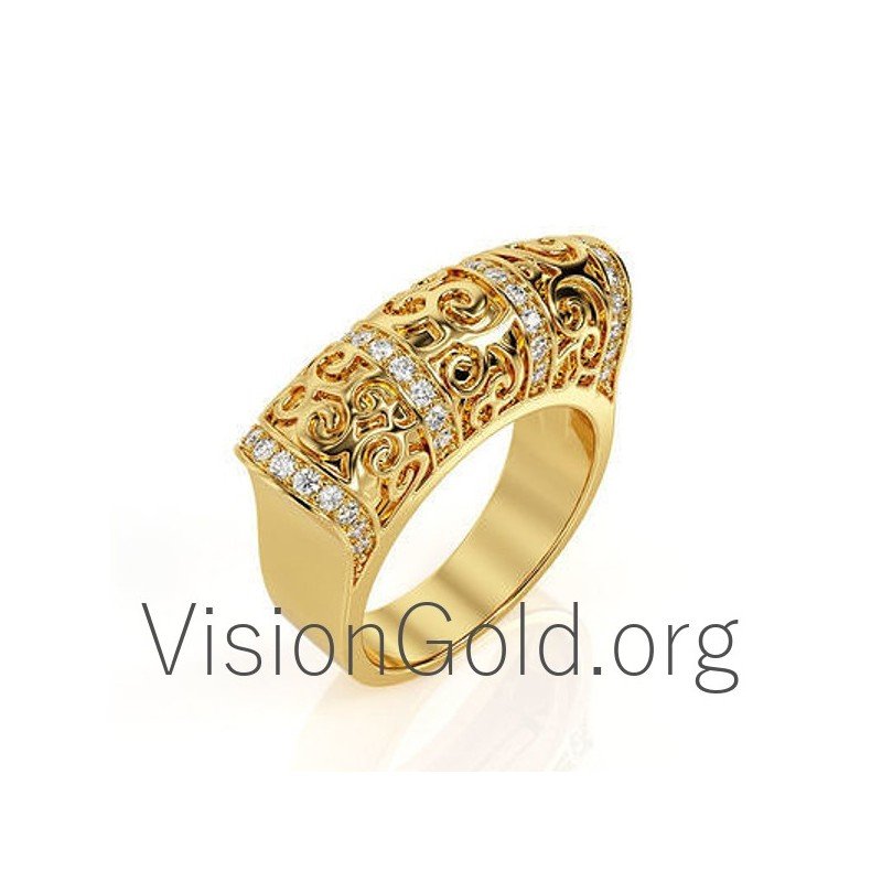 Модное женское кольцо с бриллиантами