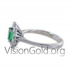 Женское классическое кольцо-розетка с изумрудным центральным камнем и крупными впечатляющими бриллиантами 0923