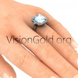 Classic Ring With Aquamarine Emerald Cut And Diamonds On Offer