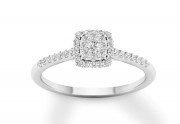 What is the average diamond size for a single stone engagement ring